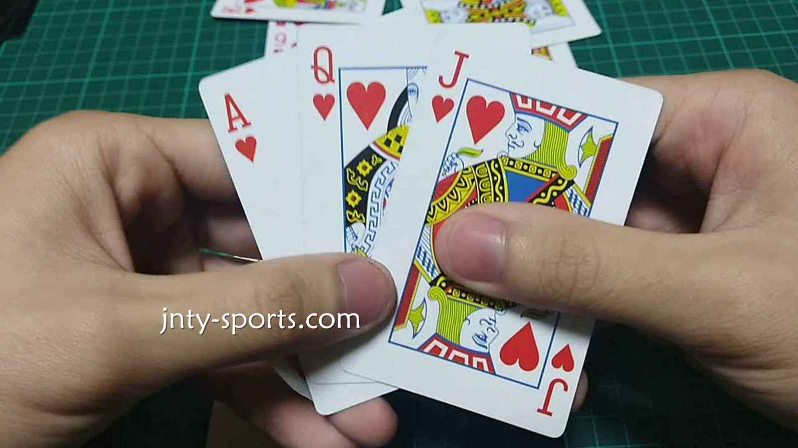 在A7体育快速玩起棋牌游戏《越南扑克》经典比大小